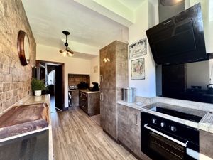 Photo 10- click for photo gallery